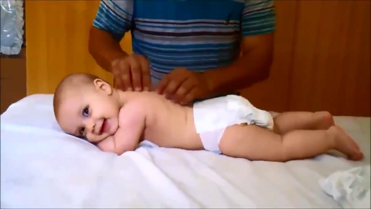 Streaming Ekspresi Lucu Saat Bayi Di Pijat Vidiocom
