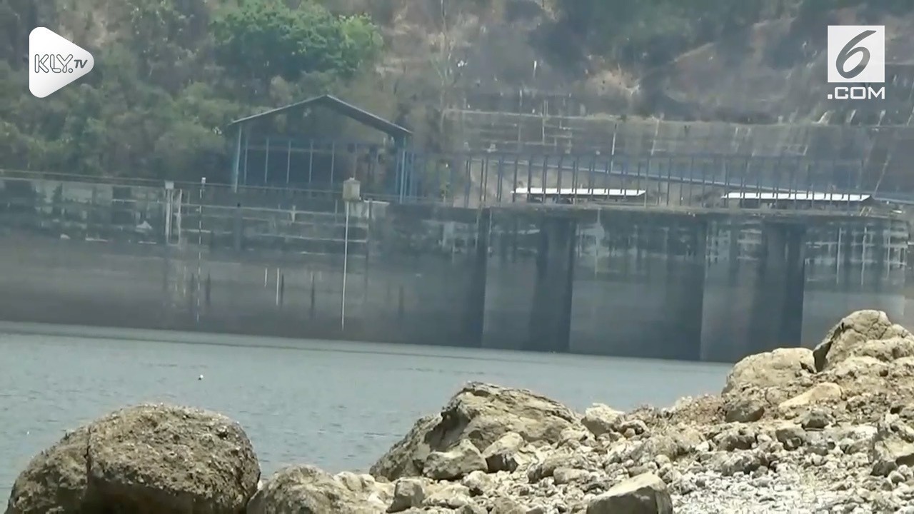 Streaming Kemarau Panjang Genangan Air Di Waduk Cirata Berubah Jadi Daratan Vidio Com