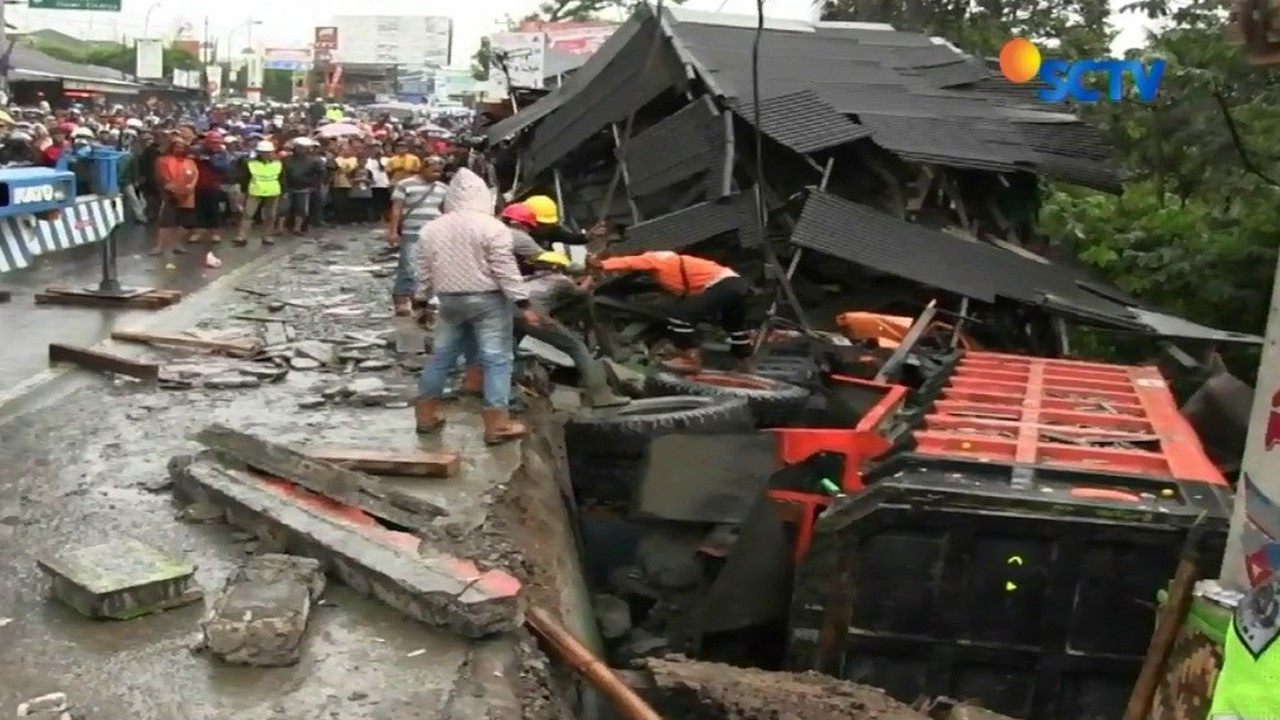 Streaming Truk Tabrak Mobil dan Warung 2 Orang Tewas 