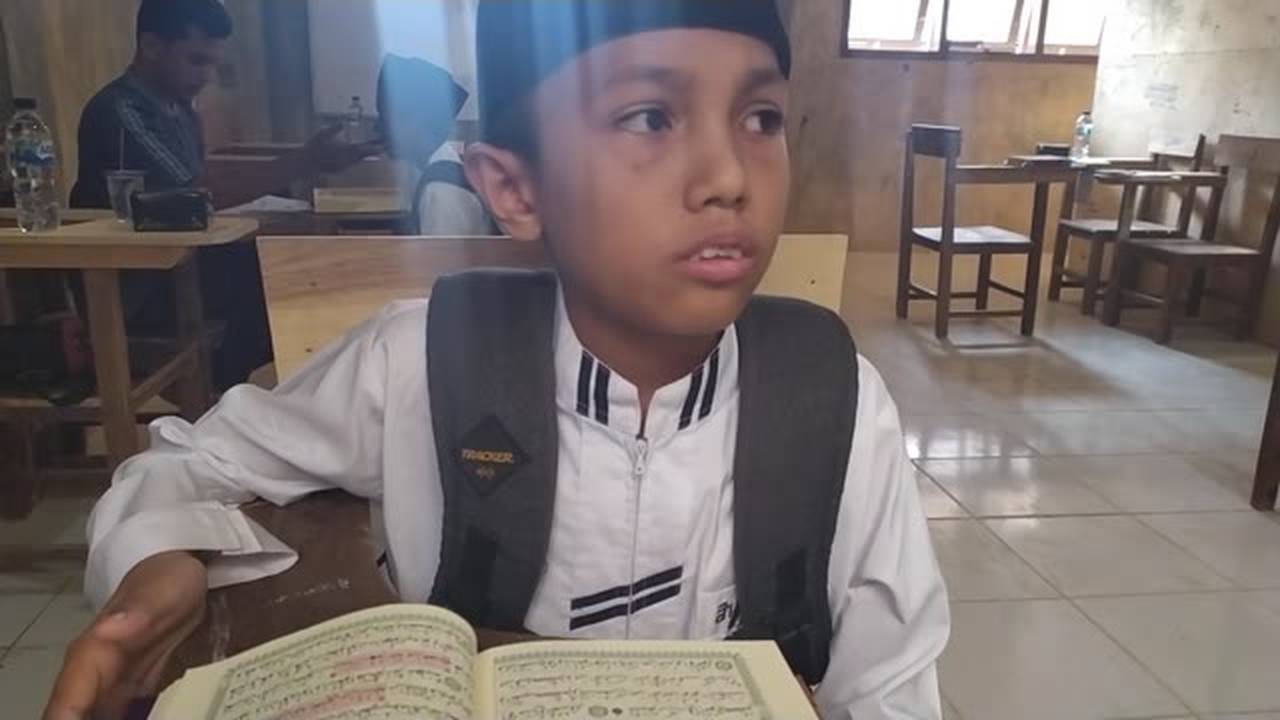 Streaming Ngaji Merdu anak kecil berbakat jadi Qori Al-Quran | Vidio