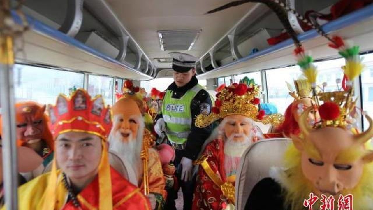 Streaming Polisi Dikejutkan Dengan Bus yang Penuh Dengan Tokoh di Film Kerasakti | Wajib Nonton ...