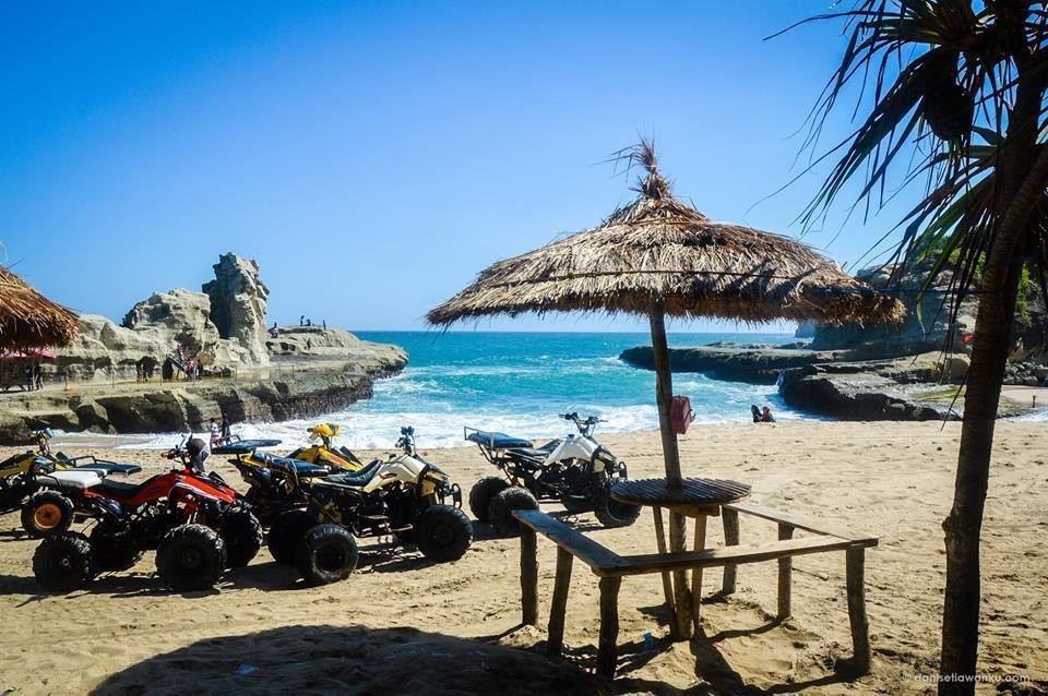 Indahnya Pantai Klayar Pacitan