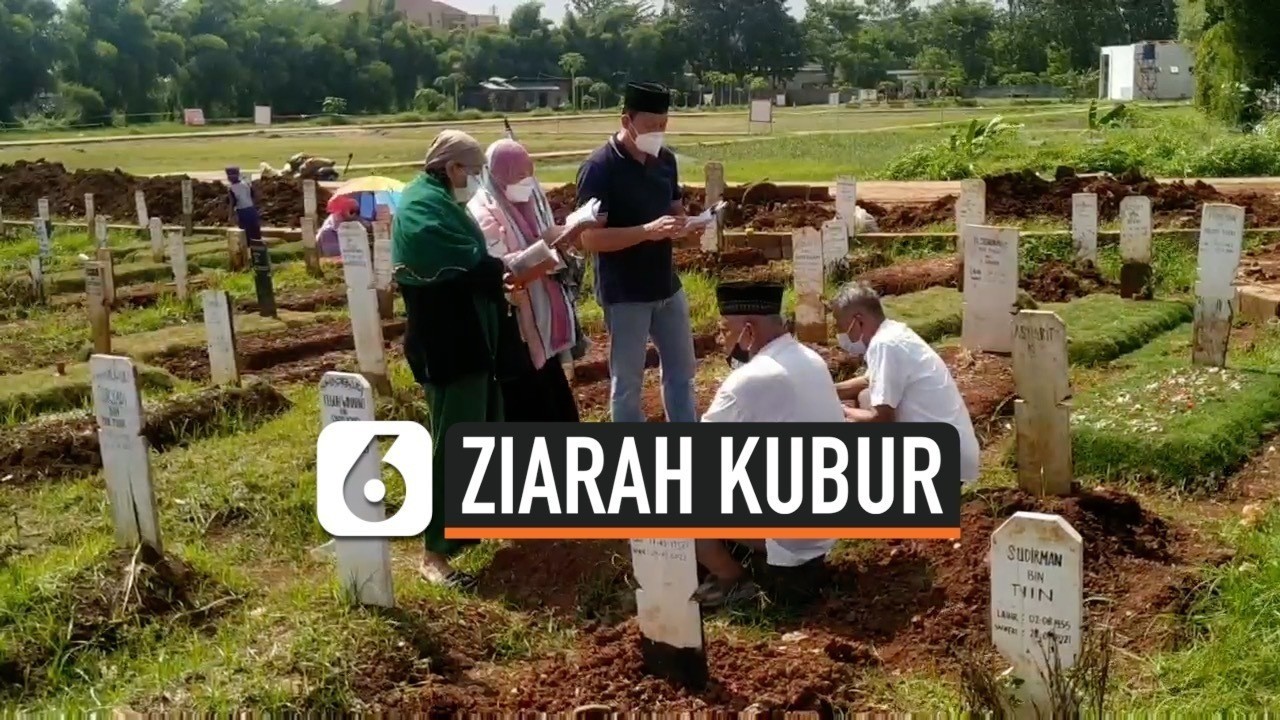 Streaming Warga Lakukan Ziarah  Kubur  di TPU Khusus Jenazah 