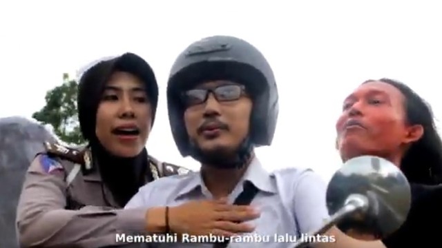 Streaming Begini Pak Polisi Ganteng Kalau Nyanyi Sambil Pesan Kamtibmas Vidio Com