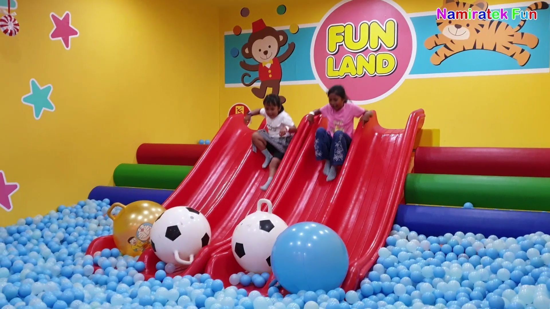 Streaming Anak Bermain Mainan Anak Main Perosotan Mandi Bola Baru Indoor Playground Di Mall Vidio Com