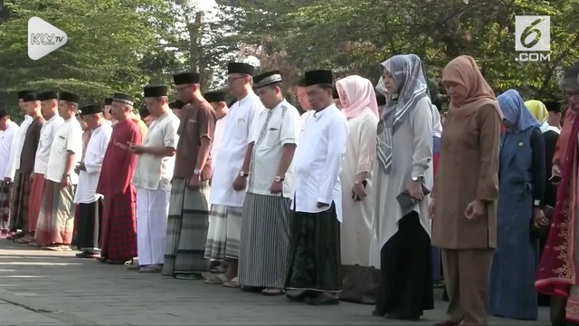 ASN di Jabar Kenakan Pakaian Santri - Vidio.com