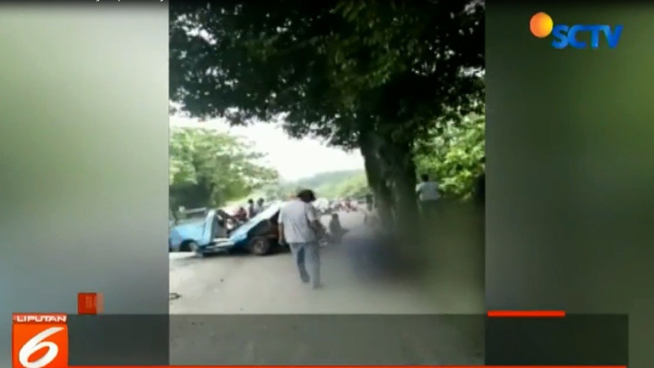 Streaming 3 Penumpang Angkot Tewas Usai Ditabrak Truk di 