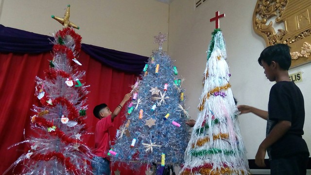  Barang  Bekas  Cara Membuat Pohon  Natal  Dari  Sedotan 