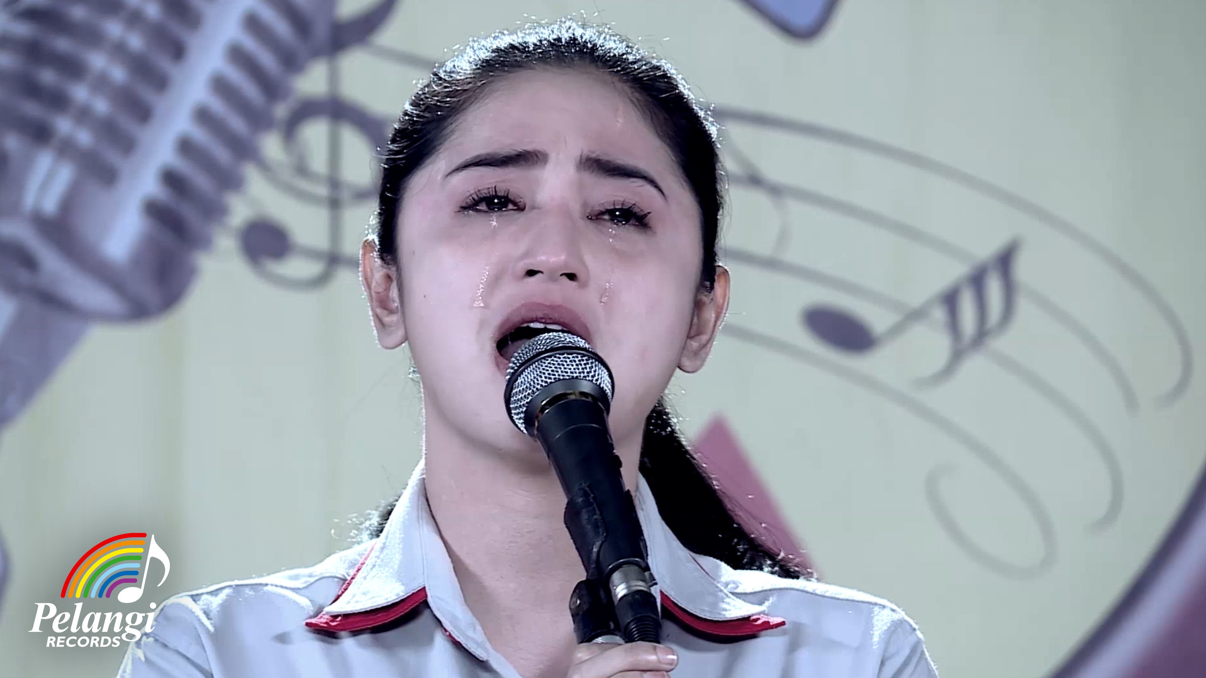 Streaming Essential Dewi Perssik Dewi Perssik Indah Pada Waktunya Official Music Video Vidio Com