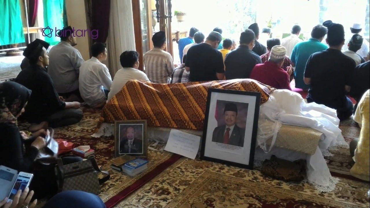 Streaming Suasana Duka di Rumah Sutan Bhatoegana - Vidio.com