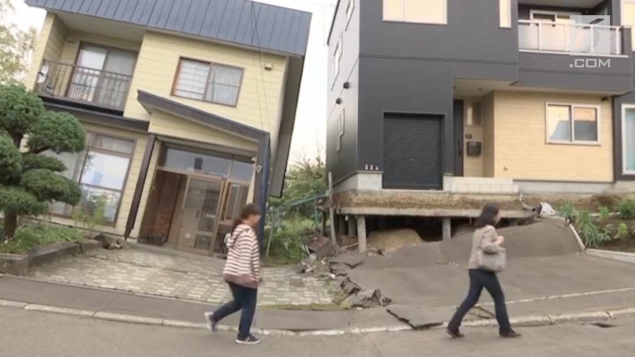 Streaming Jepang Gempa, Rumah Miring dan Jalanan Hancur ...