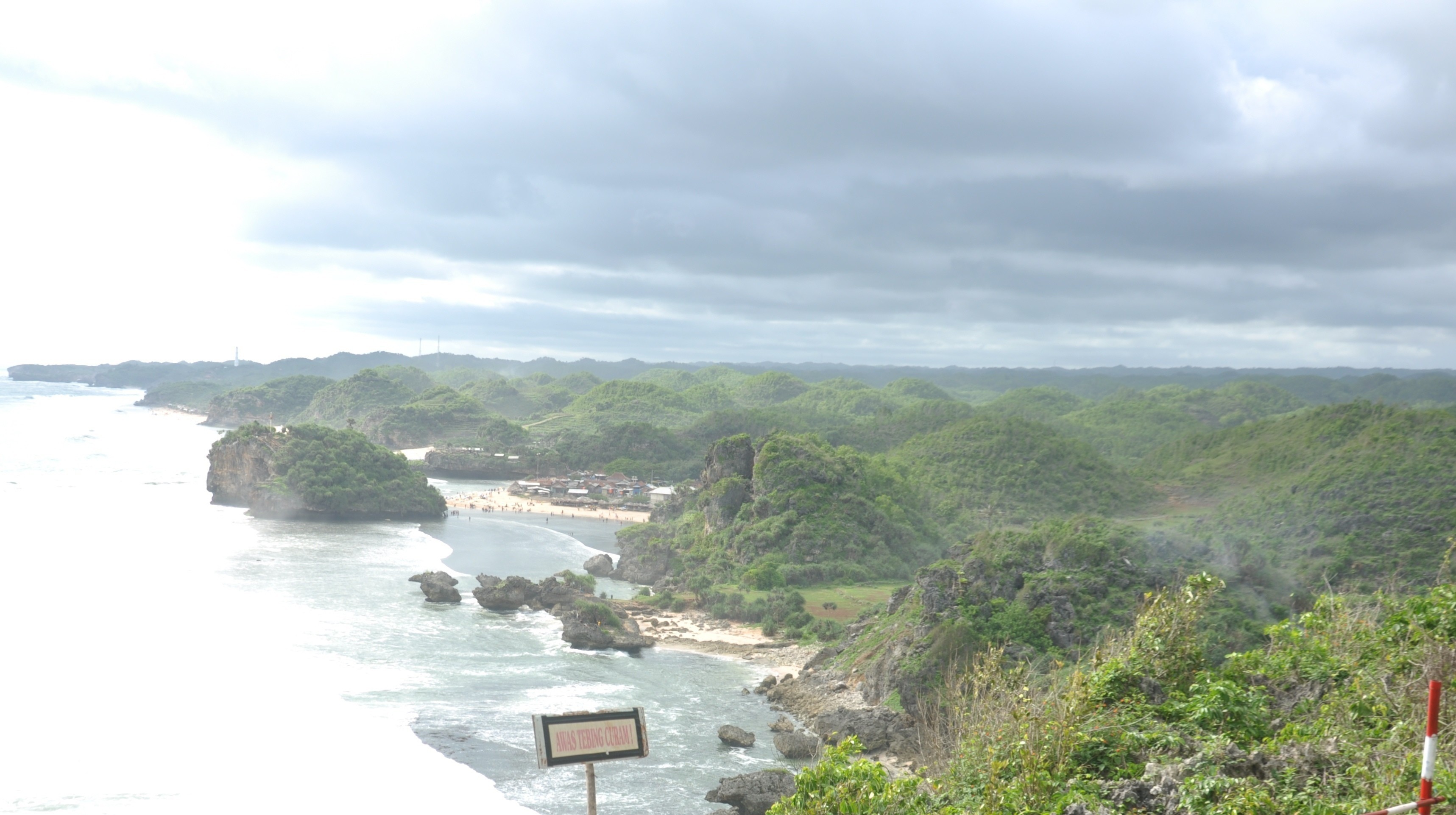 Keindahan Tersembunyi Green Village Pantai Ngrumput Puncak Kosakora