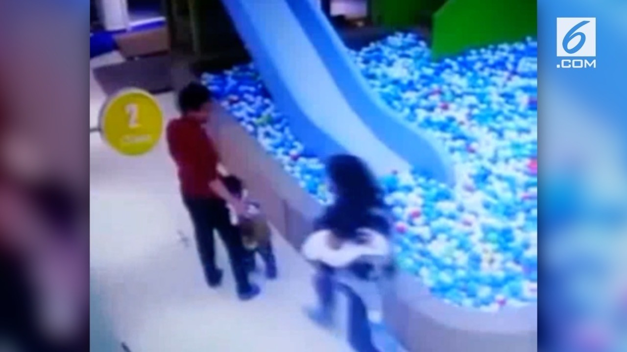 Streaming Marah Anak Diganggu, Ibu Lempar Balita ke Wahana ...