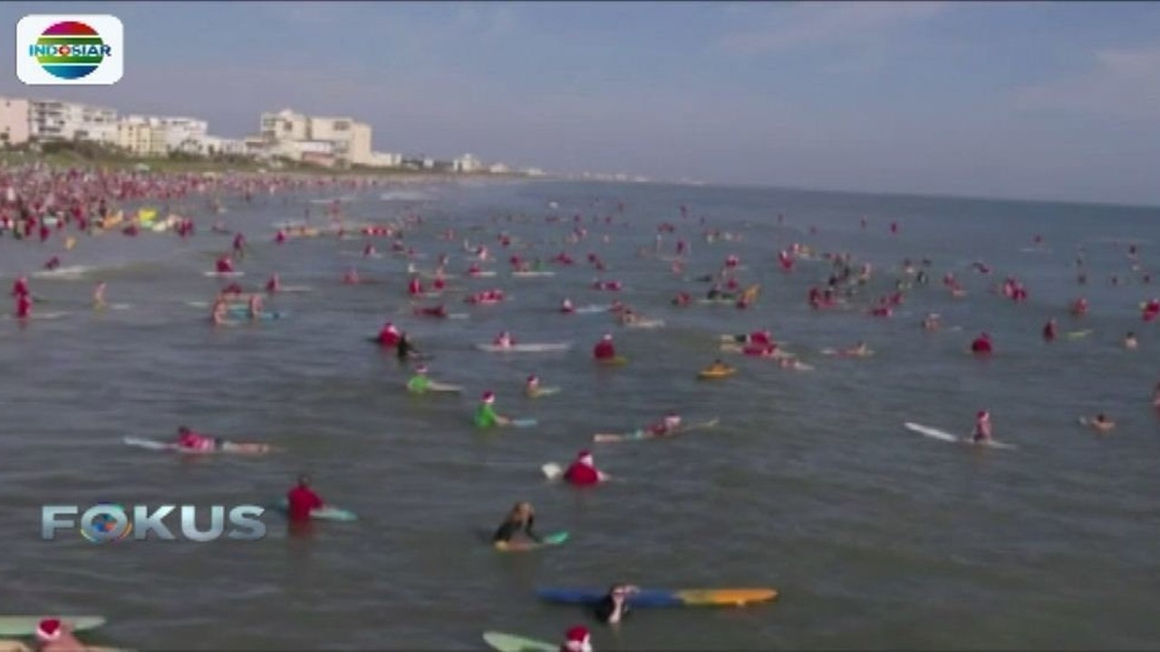 Streaming Ratusan Peselancar Berkostum Santa Beratraksi Di Pantai Florida Fokus Pagi Vidio Com