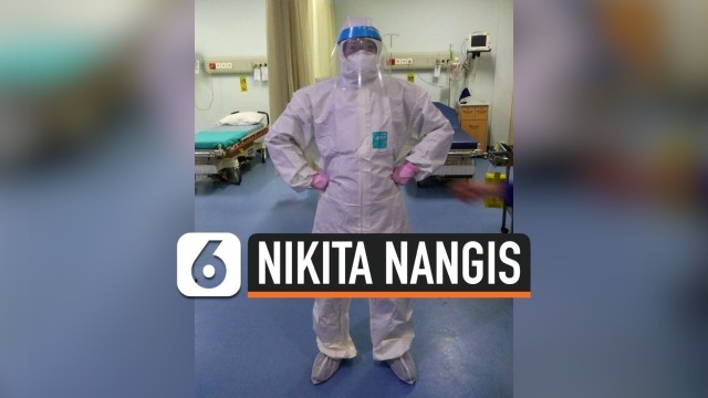 Sumbangan Baju  APD  Dipakai Tenaga Medis Nikita Mirzani 