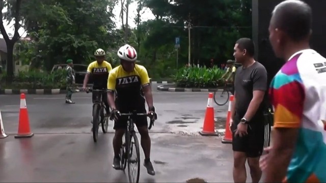  Sepeda  Santai  Kunjungan Kasdam Jaya Ke Kodim  0506 