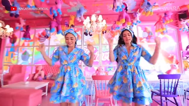 Duo Anggrek - Goyang Duo Anggrek (Official Music Video ...