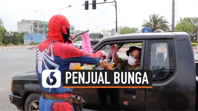  Penjual  Bunga  Berkostum Spiderman Di  Tengah Pandemi Corona 