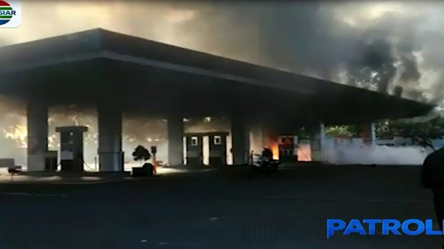 Kebakaran Sepeda  Motor  di SPBU Malang  Buat Pegawai dan 
