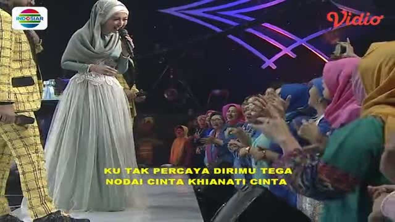 Streaming Desy Ratnasari - Tenda Biru (Golden Memories - Guest Star