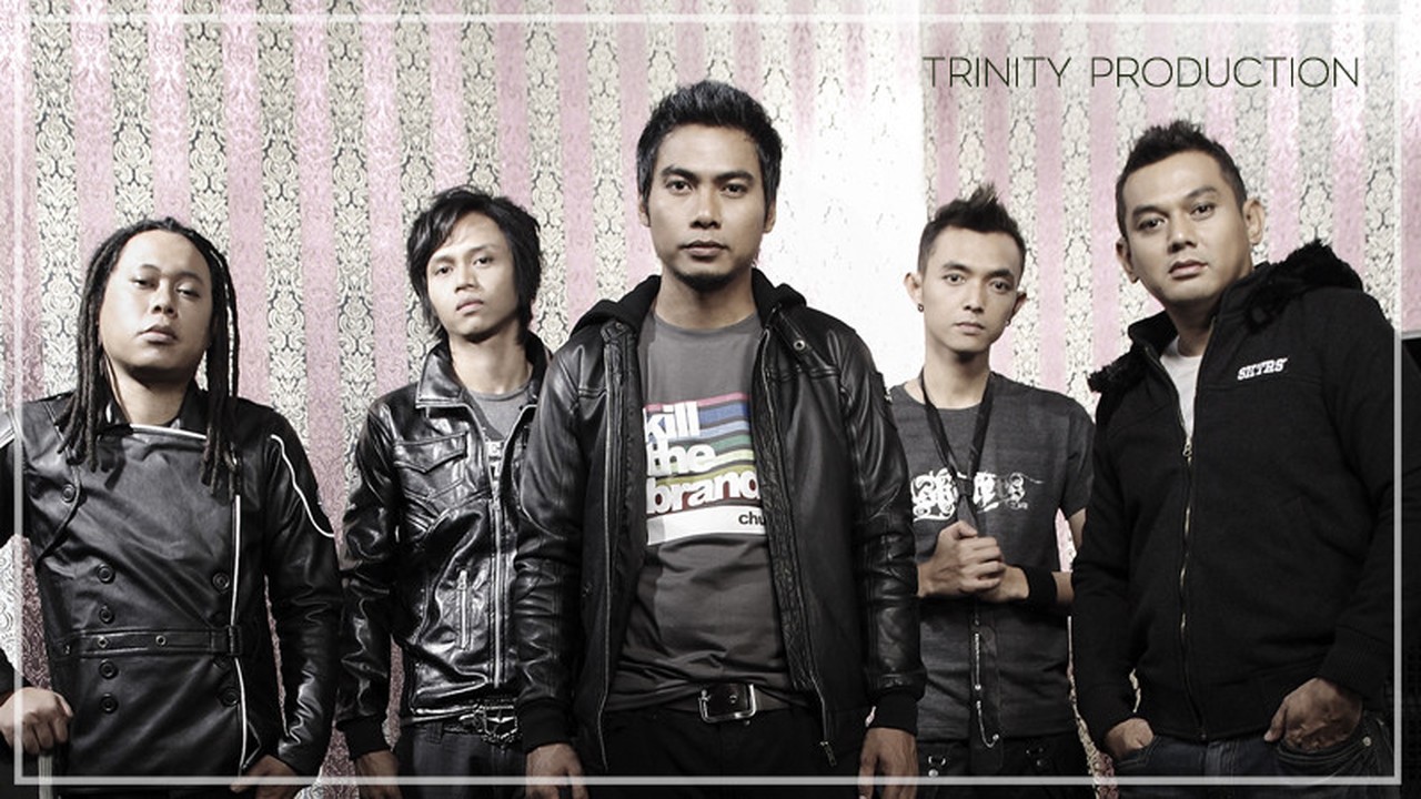 Streaming Naff Terendap Laraku Official Video Clip Vidio Com essential naff official music video naff terendap laraku official video clip