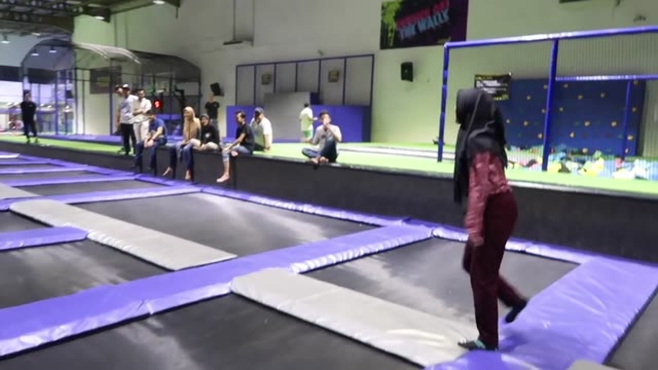 Streaming Ria Ricis Vs Zikri Daulay Trampoline Park Siapa Yang Menang Vidio Com