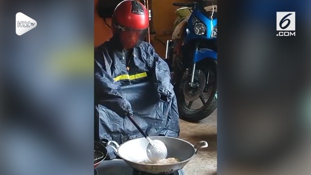 Streaming Detik Detik Cimol Meledak Saat Digoreng Pria Berjas Hujan Vidio Daftar harga jas hujan baru dan bekas termurah 2021 di indonesia. detik detik cimol meledak saat digoreng pria berjas hujan