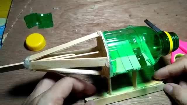 Cara Membuat Mainan Mobil Dari Botol Bekas