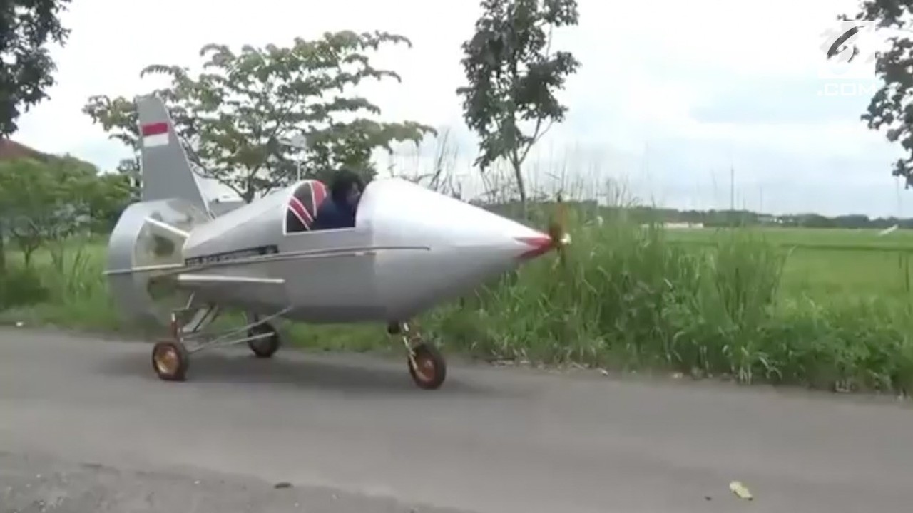 Streaming Wow Lansia Ini Ciptakan Pesawat  dari  Barang  
