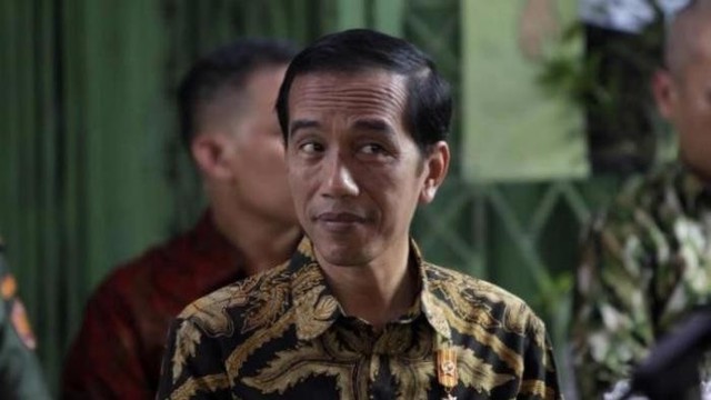 WHOOPS: Mengintip Isi Skripsi dan Foto Jokowi Muda saat ...