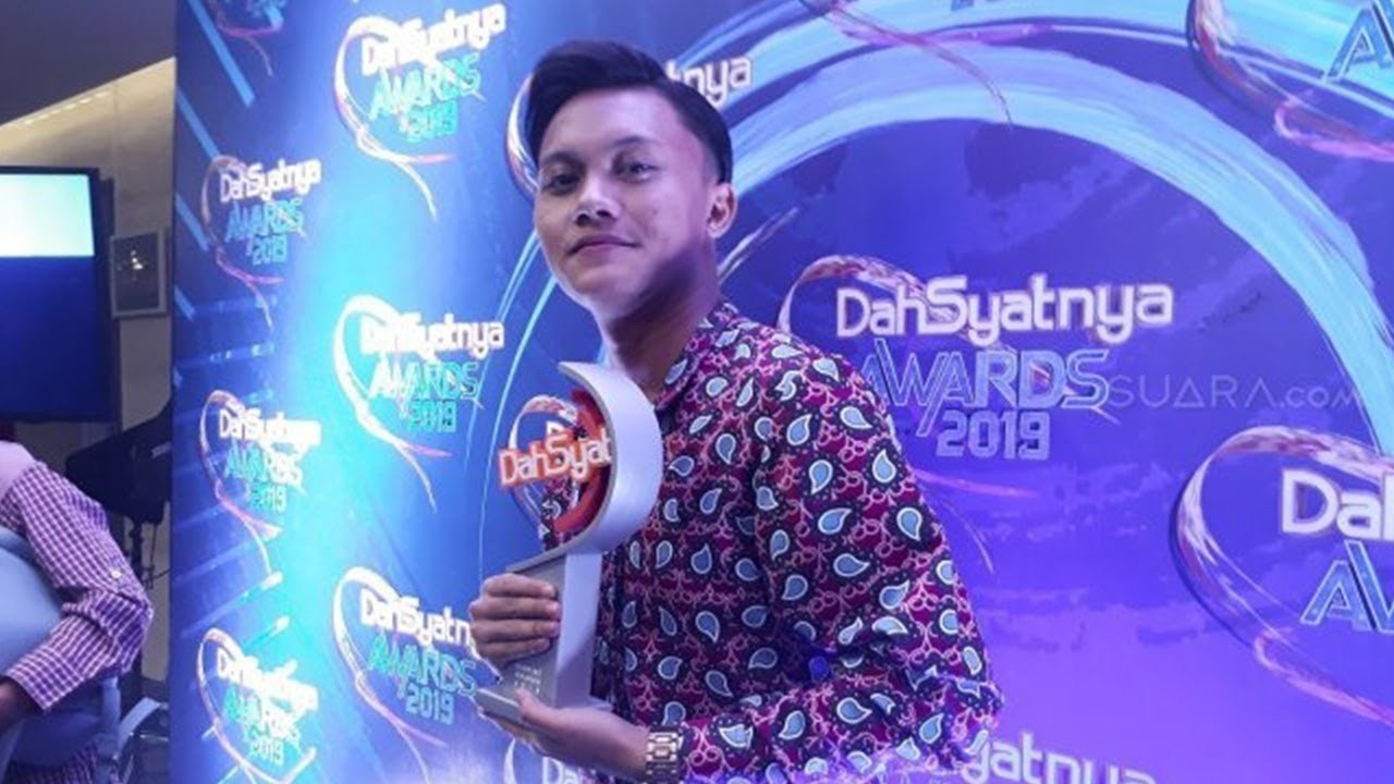 Streaming Kalahkan Tulus Di Dahsyatnya Awards 2019 Rizky Febian Bilang Begini Vidio Com Salshabilla syukuran 1 juta subscribe dan viewers video klip single terbaru.