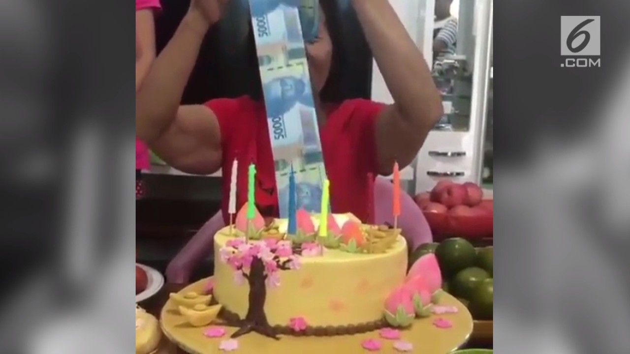 Streaming Wow, Ada Lembaran Uang di Dalam Kue Ulang Tahun Ini!