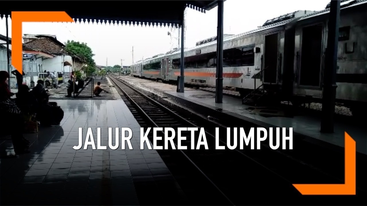 Streaming Jalur Kereta Pasuruan Lumpuh, Penumpang Terlantar | Vidio