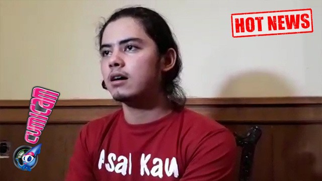 Hot News Rambut  Gondrong  Aliando Makin Pede Main Film 