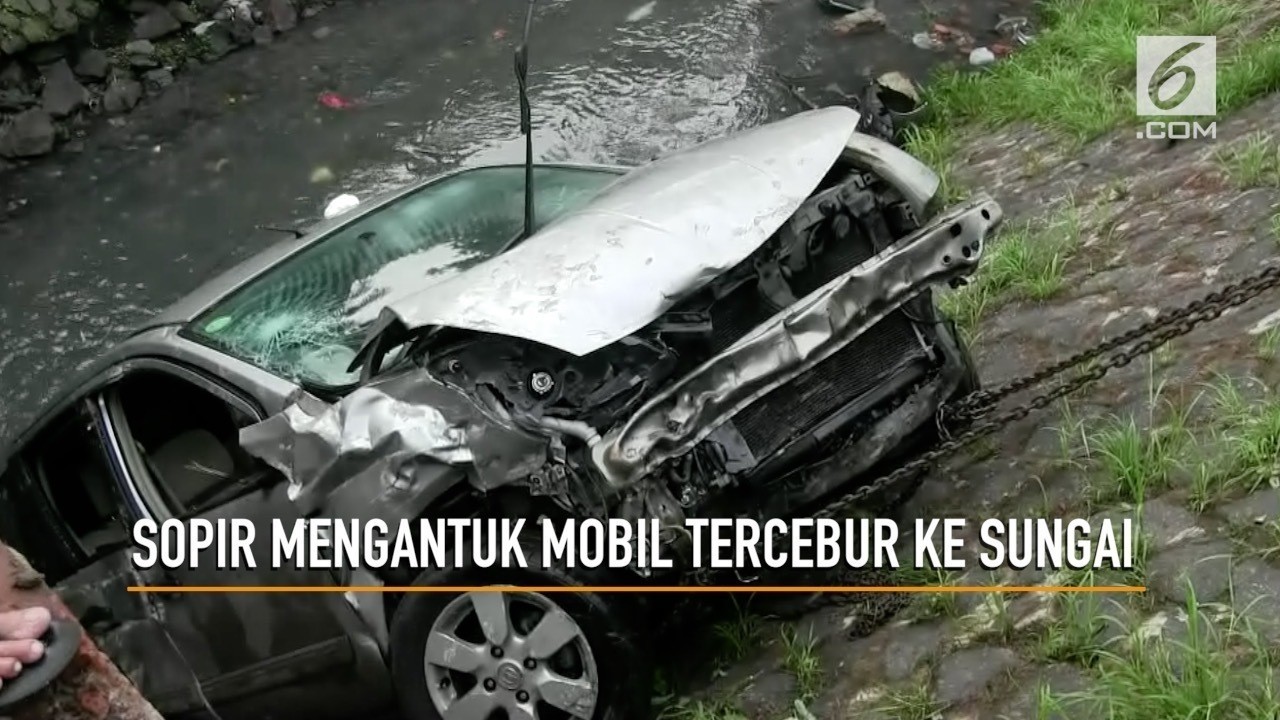 Streaming Sopir Mengantuk Mobil Tercebur Ke Sungai Vidiocom