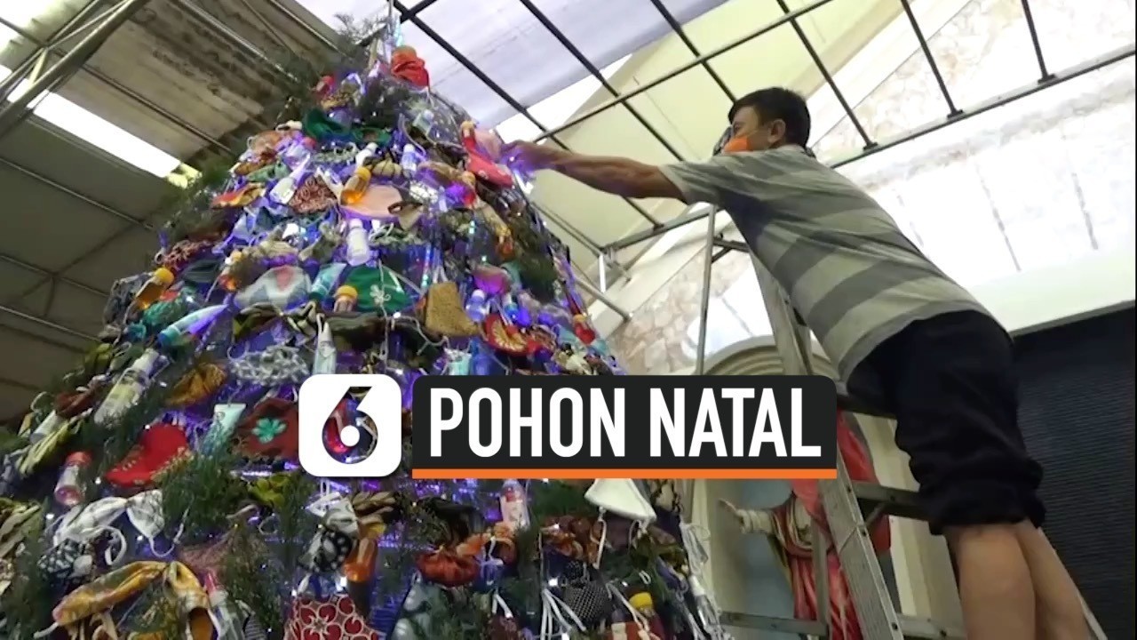 Streaming Kreasi Pohon Natal yang Dihiasi Masker dan Hand 