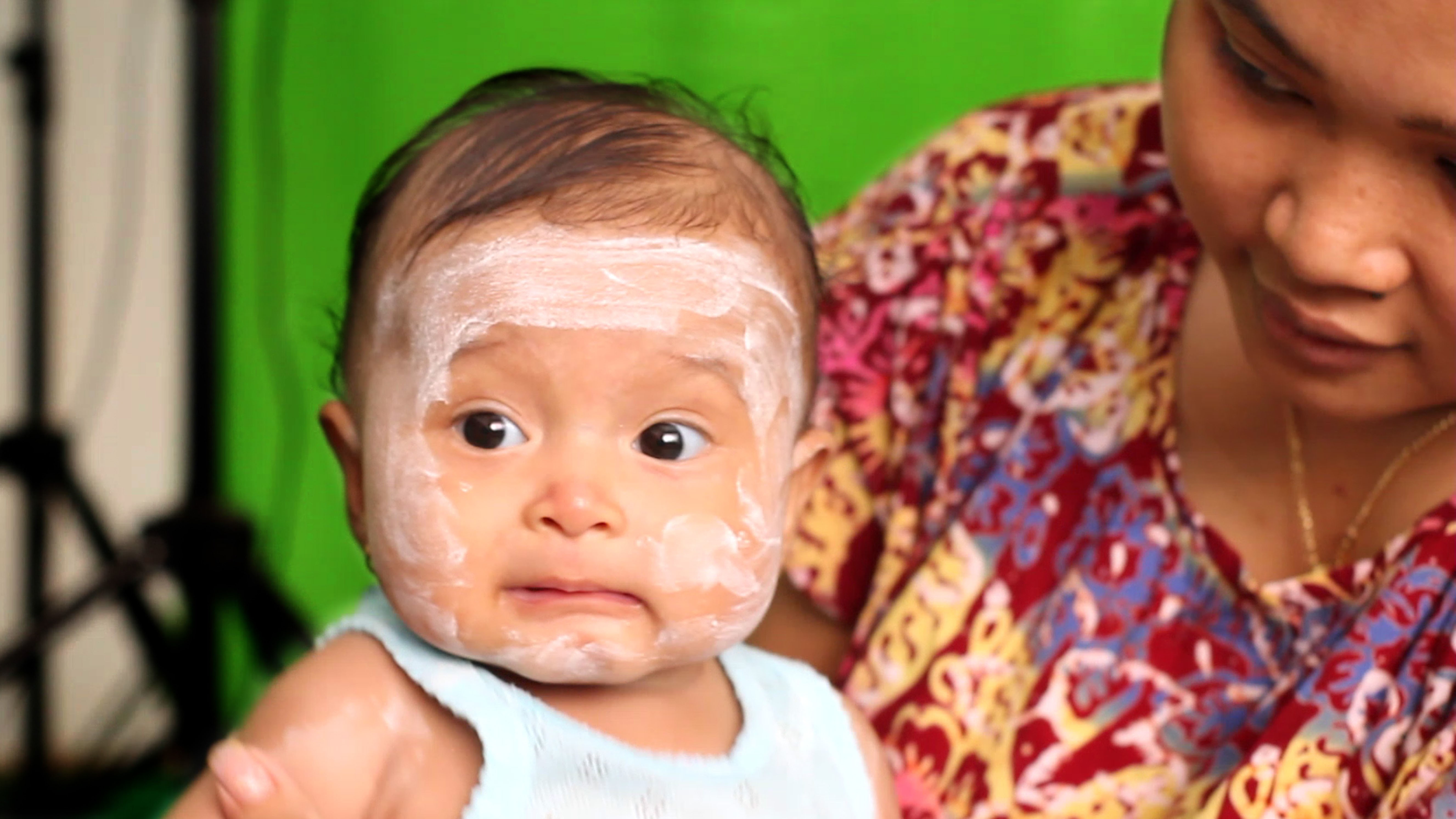 Bayi Lucu Marah Setelah Pakai Bedak Dingin Vidiocom