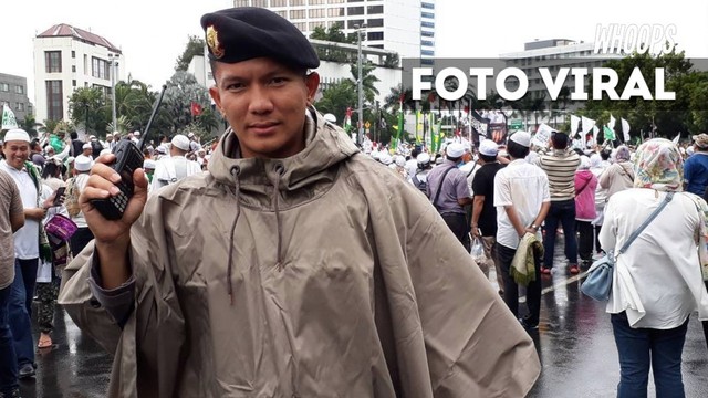 Streaming Whoops Polisi Ganteng Yang Bertugas Di Aksi 212 Jadi Idola Baru Netizen Vidio Com