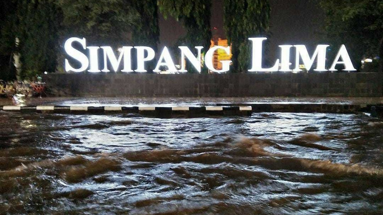 Hujan Tiga Jam, Semarang "Pesta Banjir" hingga Atap Hotel Ambrol - edi