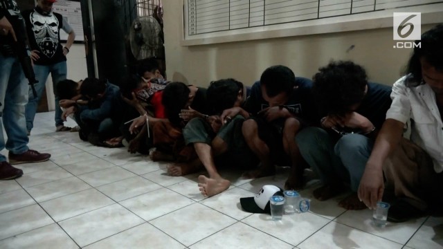 Gerebek Sarang Narkoba 10 Orang Ditangkap Vidio com