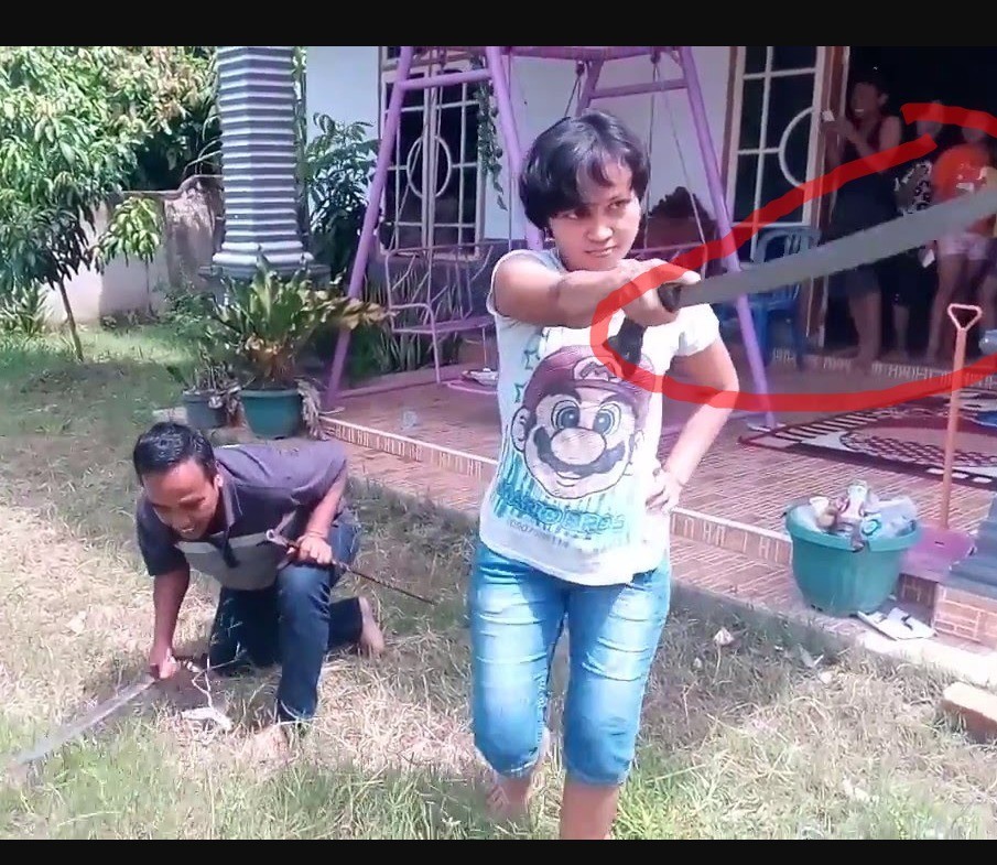 Streaming Beginilah Bahayanya Ketika Emak Emak Joget Sambil Membawa Golok Wajib Nonton Vidio Com