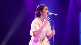 Hasil gambar untuk foto raisa perform